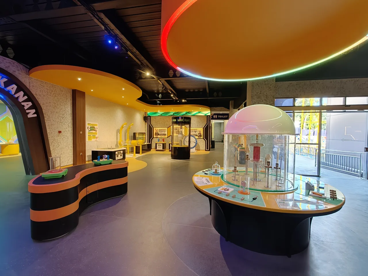 MMSC on site · Electromagnetism zone interactive exhibits