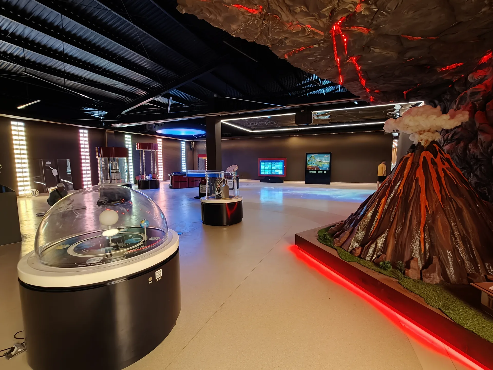 MMSC on site · Volcano and natural disaster themed scene